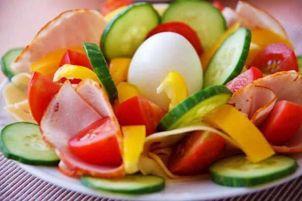 Vegetable salad on the egg-orange diet menu for weight loss