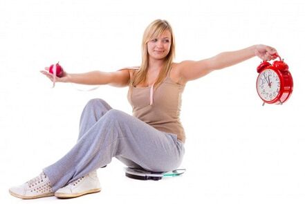 A girl who wants to lose weight eats healthily and according to a regimen