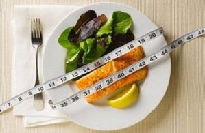 Fish with salad for weight loss on a protein diet